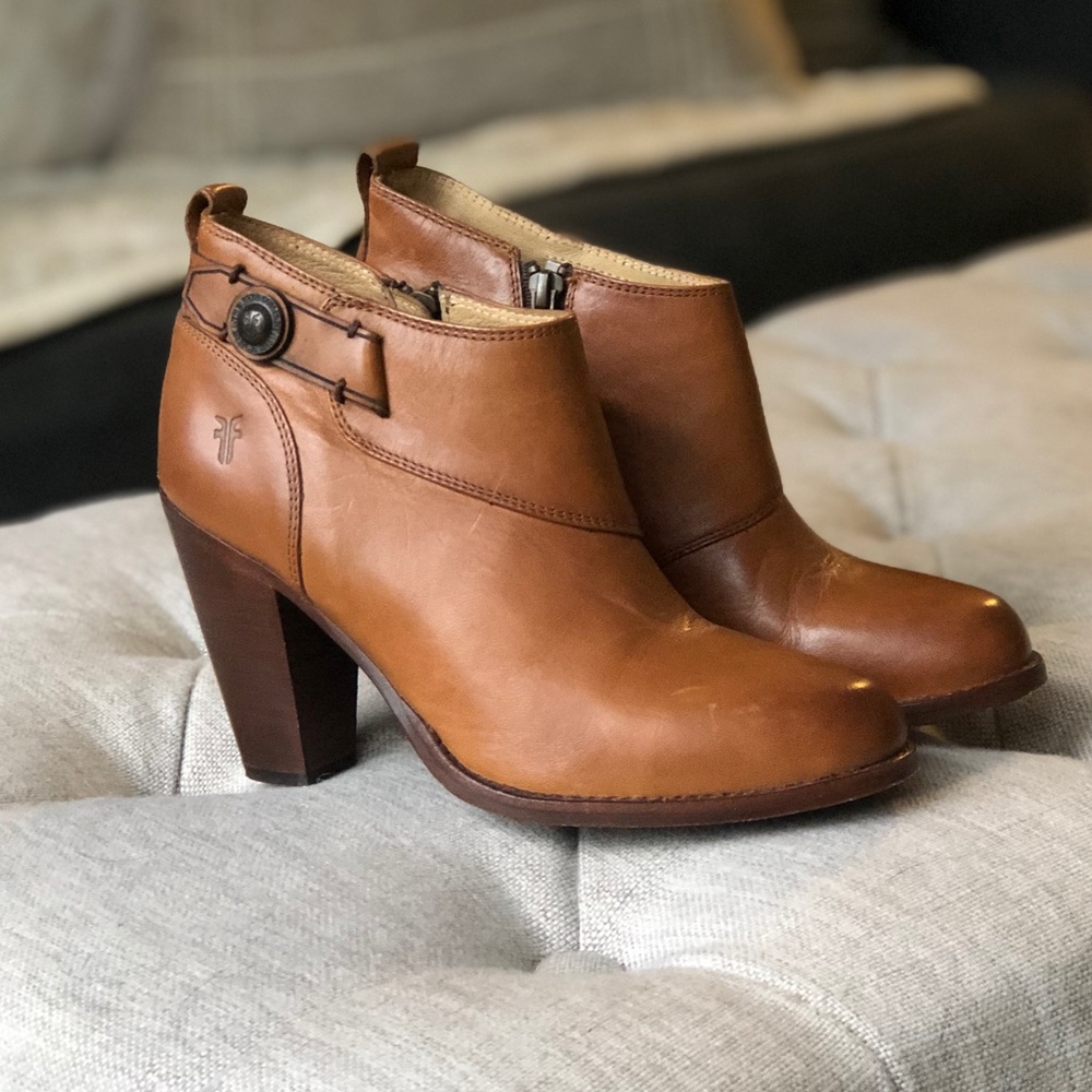 FRYE tan booties